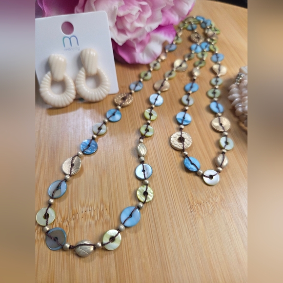 Multicolor Shell Jewelry Set - Picture 3 of 5